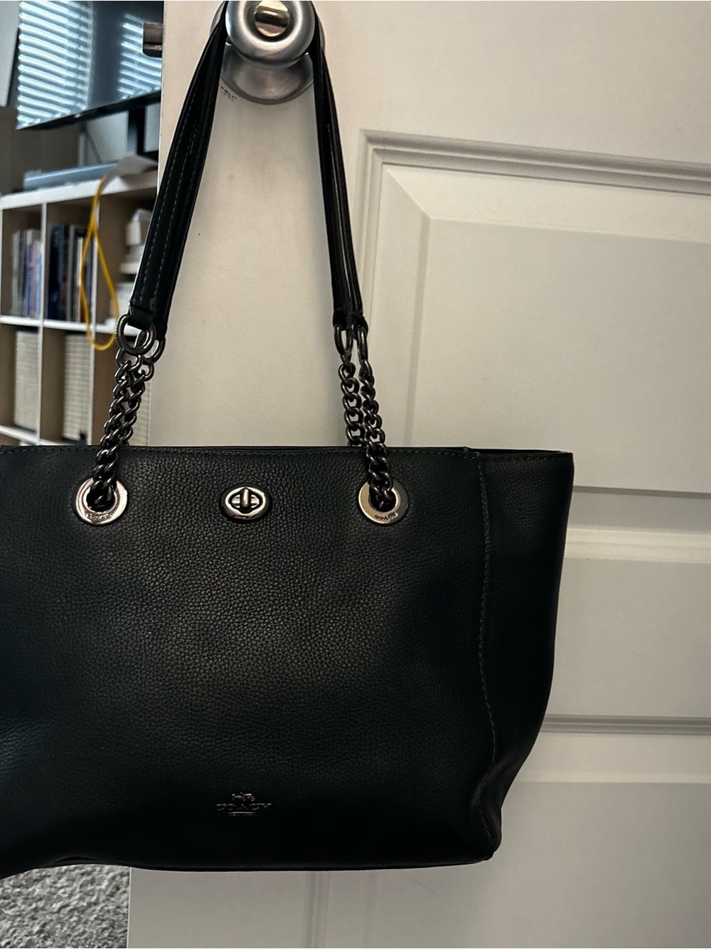 Turnlock Nwot silver chain black grainy leather lined tote purse COACH 57107